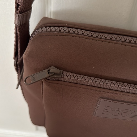 Micah Crossbody - Picture 4 of 9